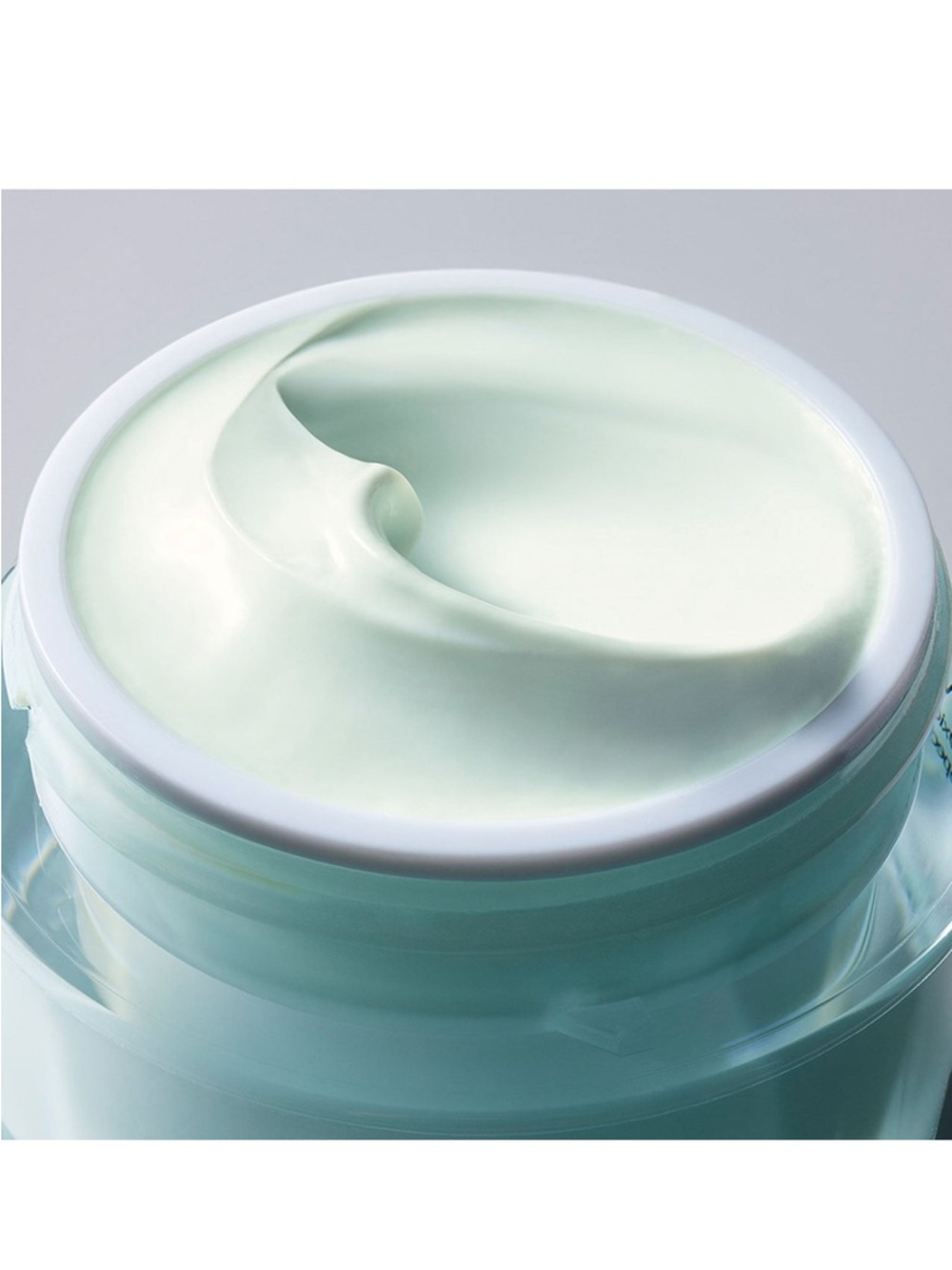 Estée Lauder DayWear Moisturizer Cream SPF 15 for Normal/Combination Skin - Picture 2 of 2